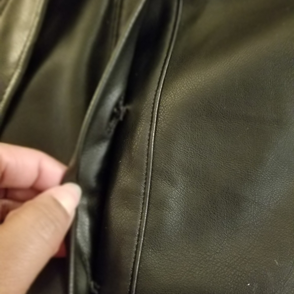 Faux leather belted skirt - Picture 7 of 8